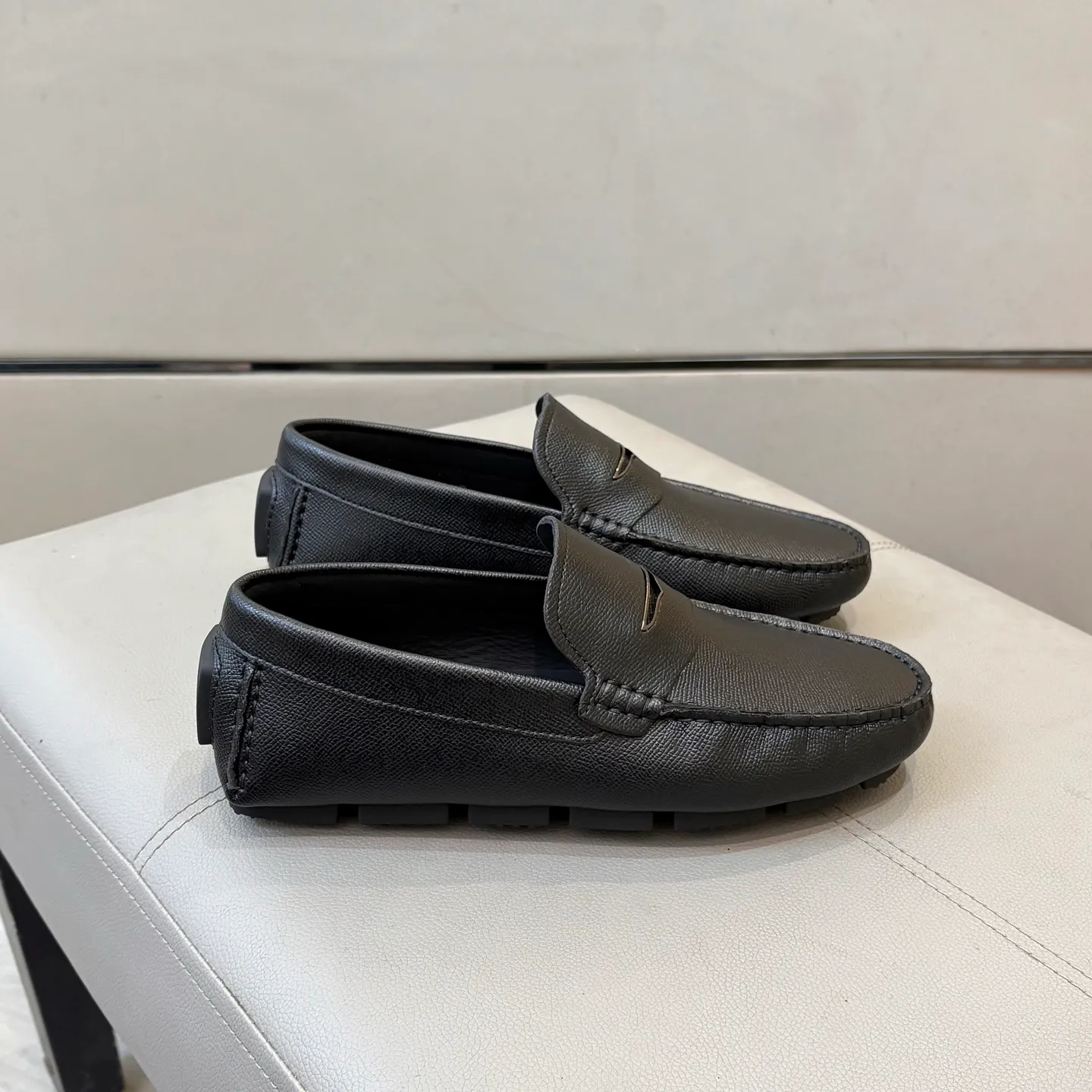 Factory price: 460💰LV men's beanie shoes 2025 official website synchronized <market top version> imported first-layer cowhide ➕ black cowhide original packaging. Size 38-45